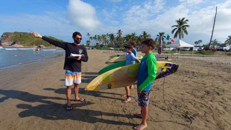 Los surfistas deberán mostrar sus cualidades en el mar para ser parte del Campeonato Selectivo Municipal.