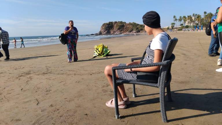 Betzabel cumplió su sueño de conocer junto con su familia el mar, después de nueve años de estar luchando contra el cáncer.