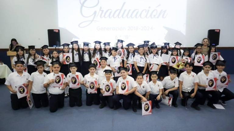 Con divertida piscinada celebra Gael Gaxiola Valdez su graduación