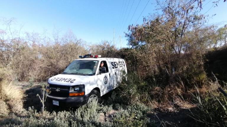 La víctima, atada de pies y manos, fue localizada en una brecha por el Campestre Las Nanchis.