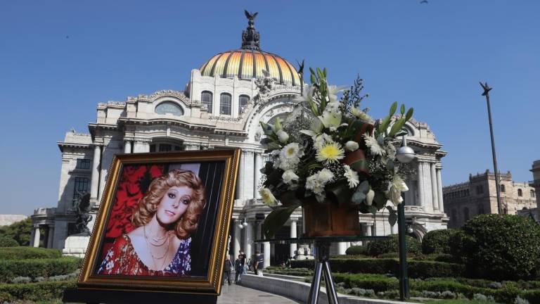 Dan el último adiós a la diva Silvia Pinal en el Palacio de Bellas Artes