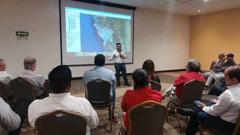 Taller presencial de diagnóstico y validación de exposición y peligros climáticos de Mazatlán.