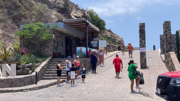 Autoridades portuarias afirman que el faro de Mazatlán no se va a privatizar y seguirá siendo de acceso libre.