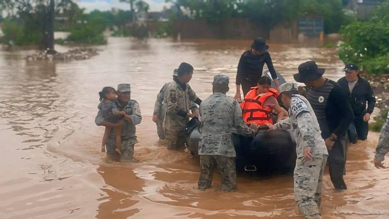 Los efectivos de la Guardia Nacional intensifican operaciones de rescate en Acapulco tras el huracán John.