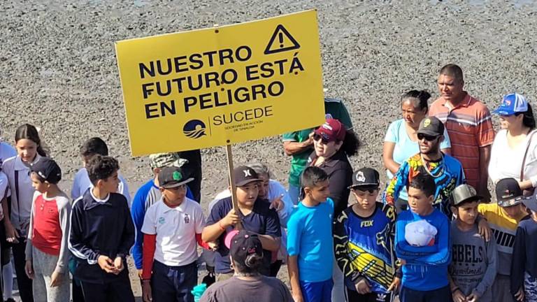 Más de 300 personas realizaron limpieza en La Playita donde se recolectaron 5 mil colillas de cigarro y 500 kilos de desechos plásticos.