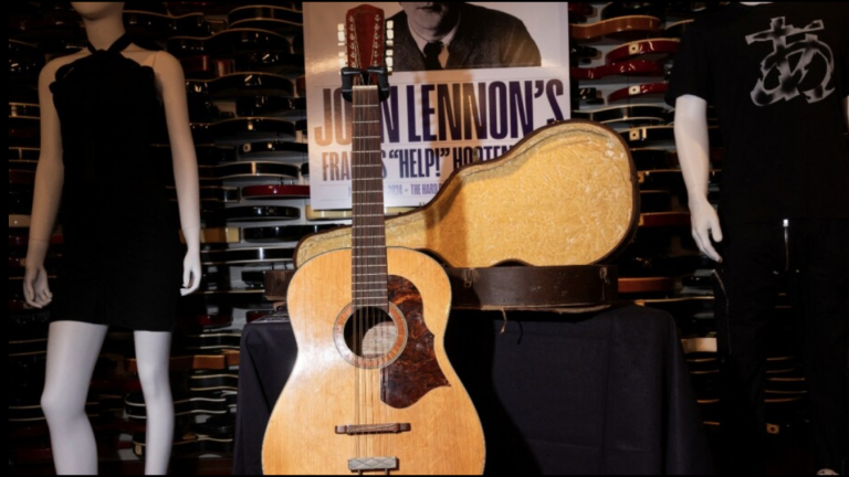 La guitarra fue subastada por Julien’s Auctions.