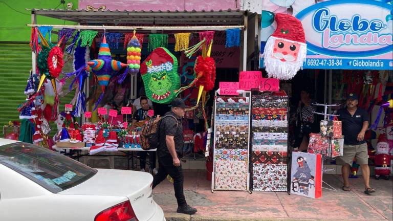 Dulces, piñatas, juguetes y suéteres, lo más buscando por los mazatlecos durante la Navidad