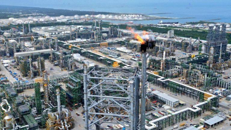 Según funcionario de Pemex, la refinería de Dos Bocas, construida en este Gobierno, ya produce diésel y abastece a gasolineras cercanas.
