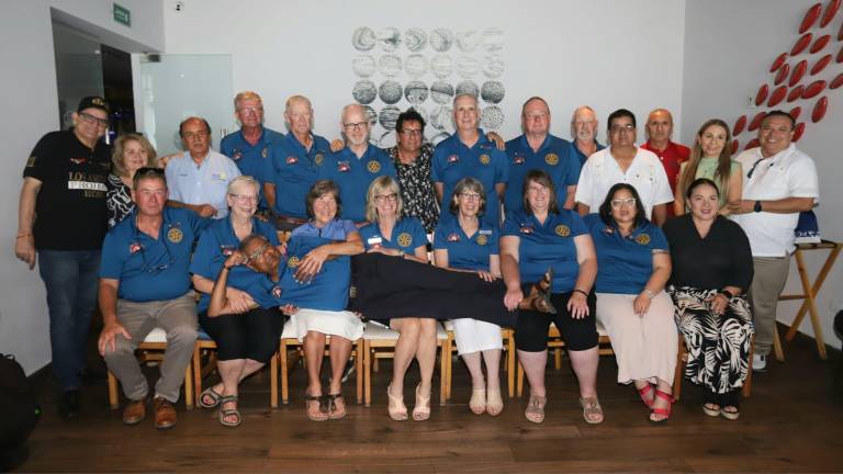 Integrantes del Club Rotario de Alberta, Canadá, conviven con integrantes de los clubes rotarios de Mazatlán.