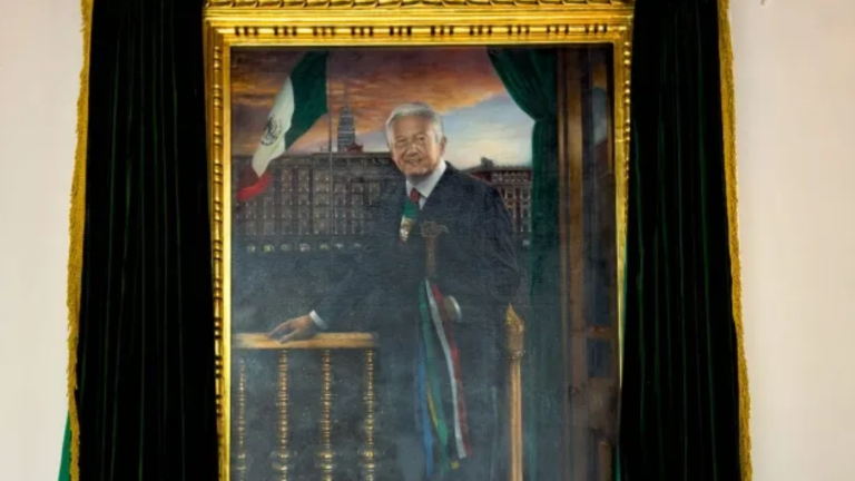 AMLO develó el retrato de él mismo, que estaría colgado en la Galería de los Presidentes, del Palacio Nacional.