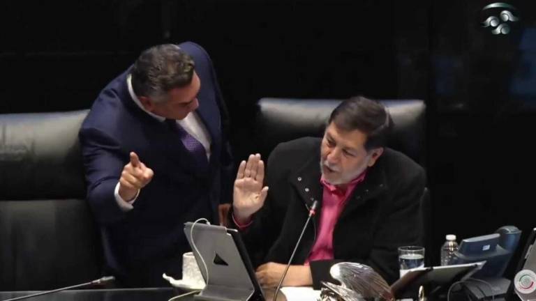 Rafael Moreno, Senador y líder del PRI, reclamó a Gerardo Fernández Noroña, presidente de la Mesa Directiva del Senado, por el uso de la palabra.