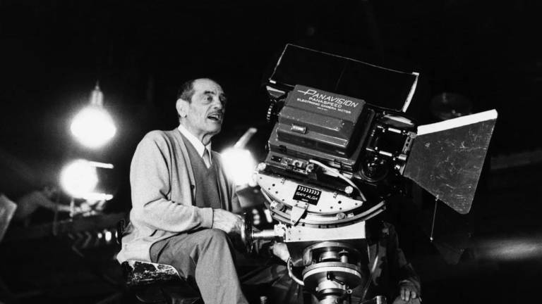 Luis Buñuel fue un director de cine español nacionalizado mexicano, considerado como uno de los cineastas más grandes e influyentes de todos los tiempos.