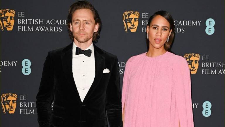 Tom Hiddleston y su prometida Zawe Ashton esperan a su primer hijo.