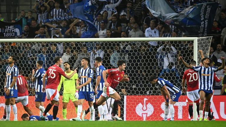 Harry Maguire sale al rescate del Manchester United en la Europa League