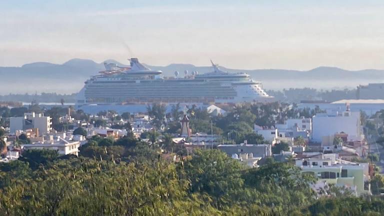 Llega a Mazatlán el crucero turístico número 100 del año