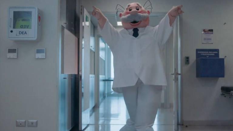 Debuta el Dr. Simi como actor en Netflix en serie española