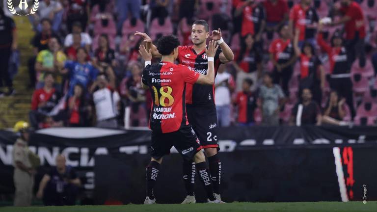 Los Rojinegros le regalaron un buen espectáculo a su afición.