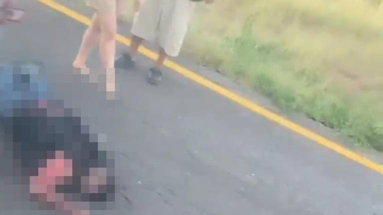 Un hombre sin vida, con heridas de bala, fue dejado este miércoles en el kilómetro 130 de la maxipista.