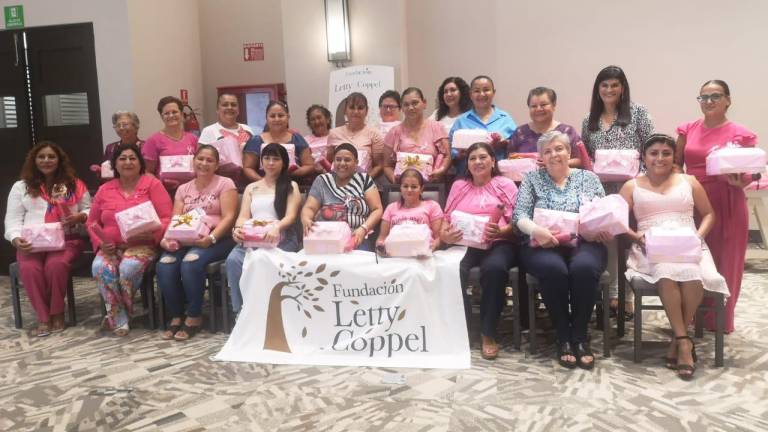 Dona Fundación Letty Coppel prótesis mamarias a 30 mujeres