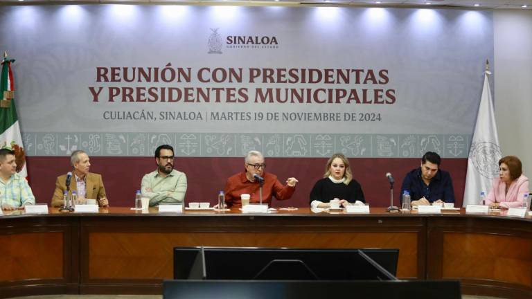 Se reúne Rocha con alcaldes y alcaldesas de Sinaloa; les pide trabajar juntos