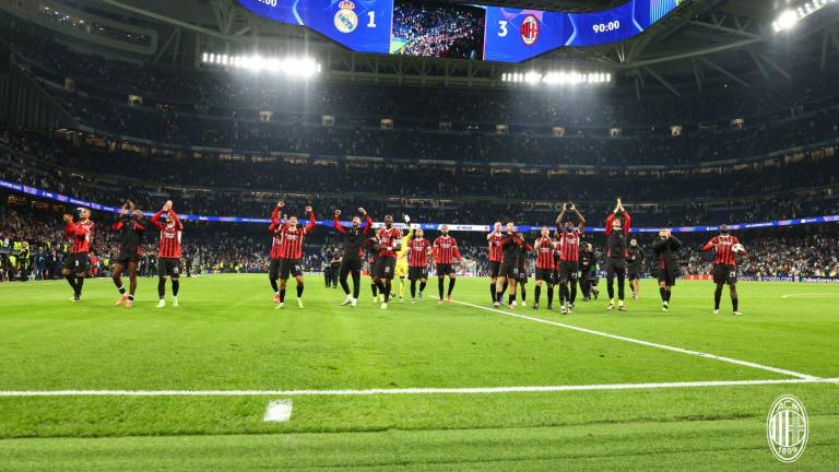 El Milan celebró en grande en el Bernabéu tras vencer con claridad al Real Madrid.