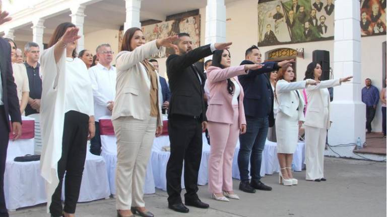 El Alcalde Óscar Zamudio y el resto de los integrantes del Cabildo rindieron protesta en una sesión solemne realizada en el Palacio Municipal.