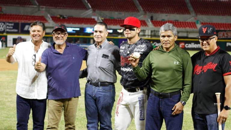 Rinde Venados homenaje a la trayectoria del fotoperiodista Andrés García