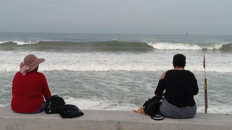 La Secretaría de Seguridad Pública Municipal y Capitanía de Puerto exhortó a los bañistas a que extremen precauciones al momento de ingresar al mar.