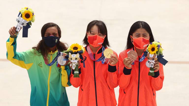 Momiji Nishiya y Rayssa Leal, ambas de 13 años, ganan oro y plata en skate