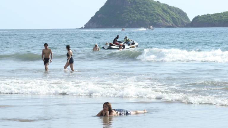 Regresan playas de Mazatlán a la normalidad tras periodo vacacional