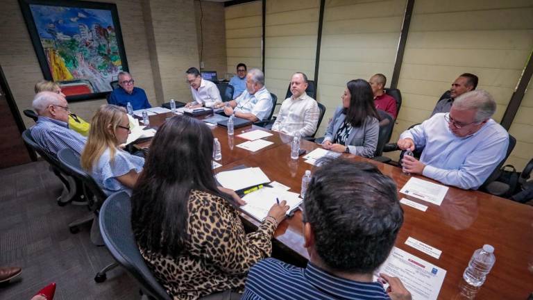 El Gobernador de Sinaloa Rubén Rocha Moya recibió en su despacho a representantes de la ONU.