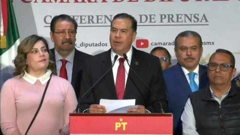 Diputados federales del PT durante una conferencia de prensa.