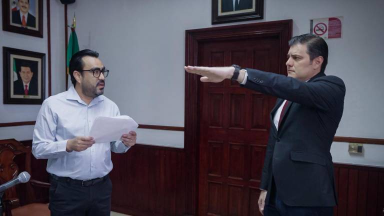 José Ernesto Peñuelas Castellanos rinde protesta como Secretario del Ayuntamiento de Culiacán.