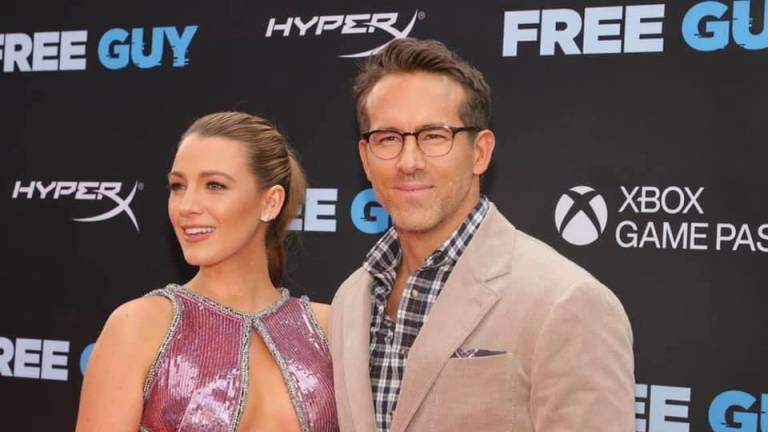 Ayudan Ryan Reynolds y Blake Lively a niño con preleucemia