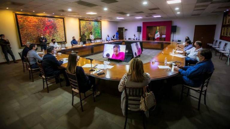 La reunión fue encabezada por el secretario general de Gobierno, Enrique Inzunza Cázarez, y la secretaria del Bienestar y Desarrollo Sustentable, Ruth Díaz Gurría.