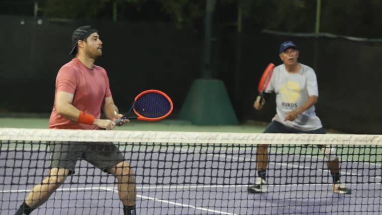 Jorge del Valle y Alejandro del Valle batallan para ganar.