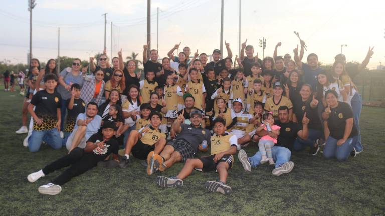 Dorados Mazatlán festeja su título.