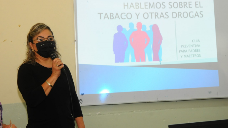 Reciben docentes de la Preparatoria Central curso para prevenir y atender situaciones de riesgo en los jóvenes