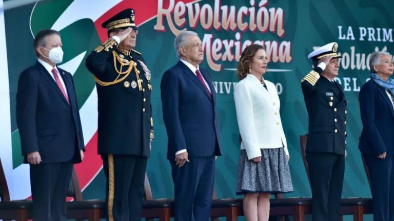 El presidente estuvo acompañado por Luis Crescencio Sandoval y José Rafael Ojeda, titulares de la SEDENA y de la SEMAR, respectivamente, además de su esposa, Beatriz Gutiérrez Müeller, y de otros miembros de su gabinete.