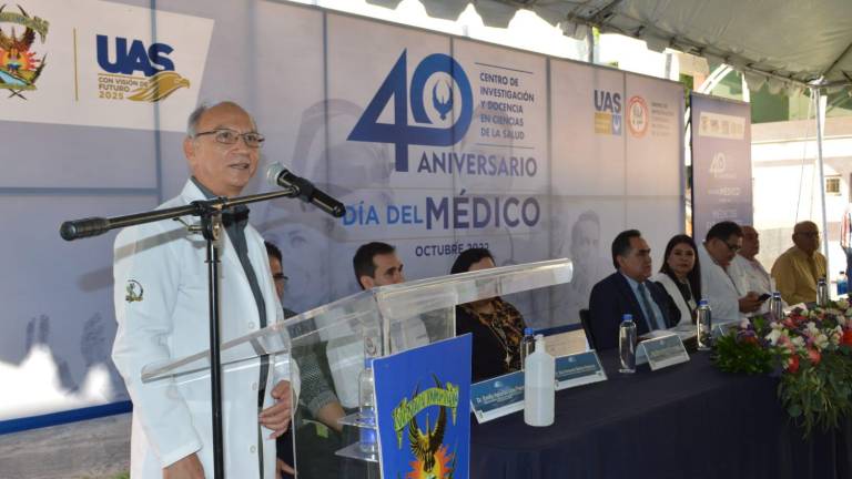 En la ceremonia reconocieron a grandes profesionales de la salud.