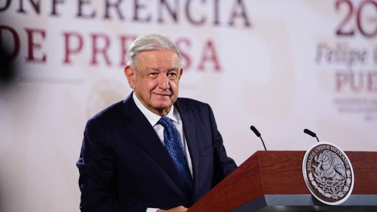 El Presidente Andrés Manuel López Obrador criticó la difusión de fotografías del empresario Claudio X. González, que esperaba una audiencia con Claudia Sheinbaum y no fue atendido.