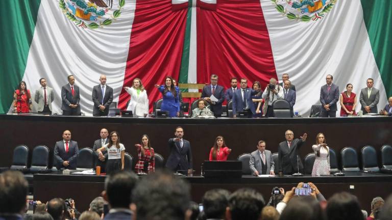 La nueva Legislatura dio inicio con la presencia de 486 diputadas y diputados, así como de 126 senadoras y senadores.