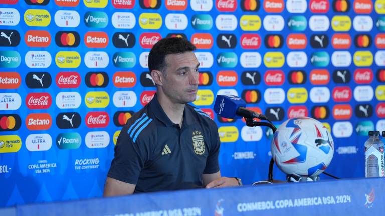 Lionel Scaloni no podrá dirigir en el banquillo ante Perú.