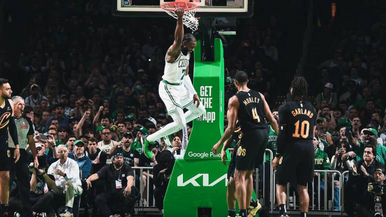 Los Celtics toman ventaja en el inicio de las semifinales de la Conferencia Este
