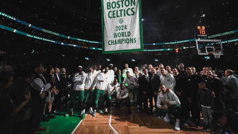 Los Celtics izaron el banner por el título 18 de la NBA.