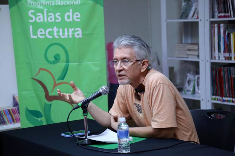 Es posible sumergir a los niños en la lectura de poesía, dice Juan Ramos