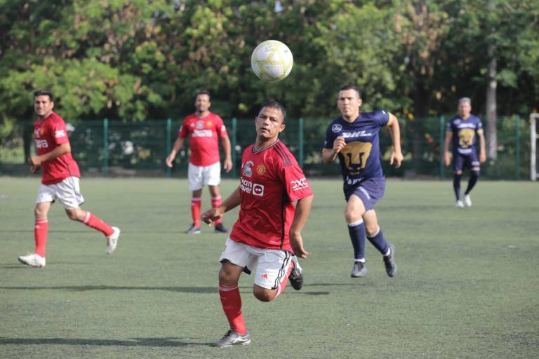 Mariscos El Toro y Federales FC son los nuevos reyes de la Liga Superveteranos Municipales