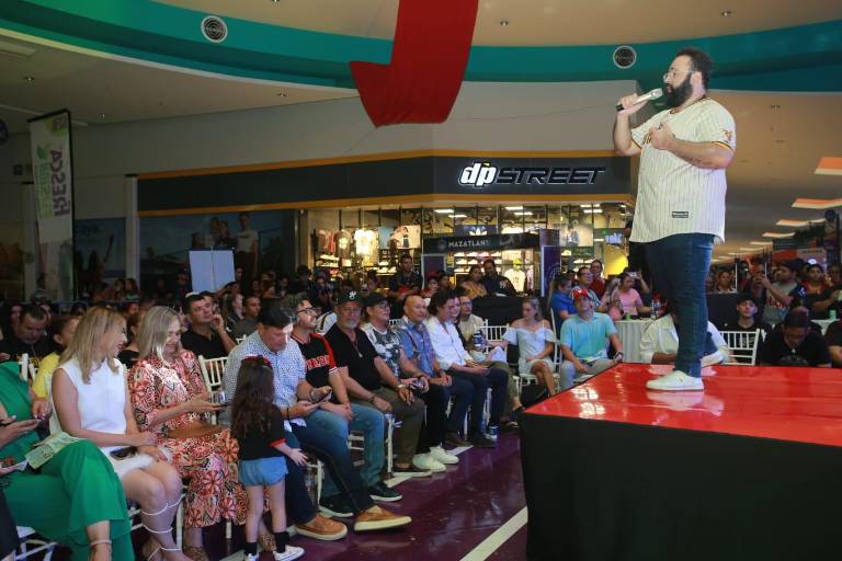 Música mexicana y el rock arropan la presentación de la nueva casaca de Venados