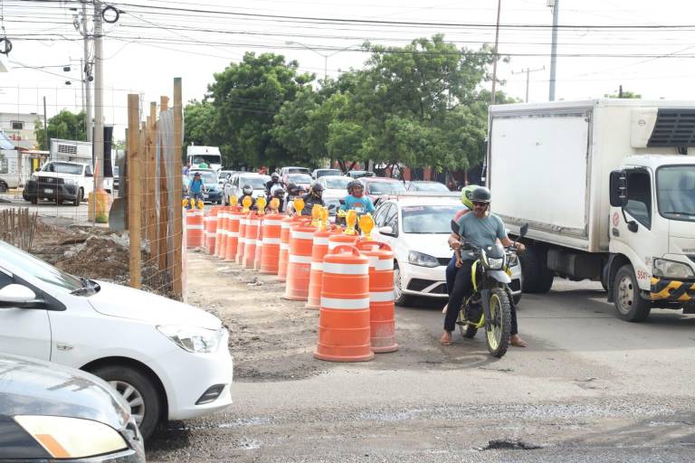 Prevalece caos vial durante la mañana en el Libramiento Colosio y la Juan Pablo II