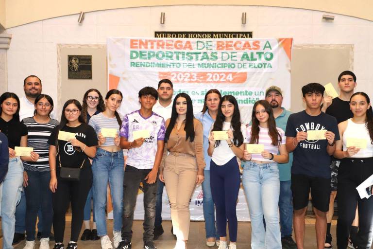 Reciben 23 atletas de alto rendimiento becas en Elota